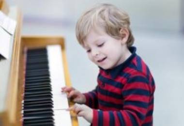Chọn đàn piano cho trẻ em